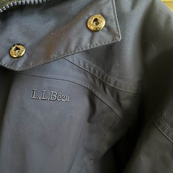 L.L. Bean Men's Primaloft Navy jacket. Size XL. Very Good Condition and Warm. - Picture 16 of 16